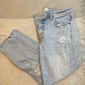 Abercrombie A&F Curve Love The Mom High Rise Distressed Jeans Light Wash Size 31